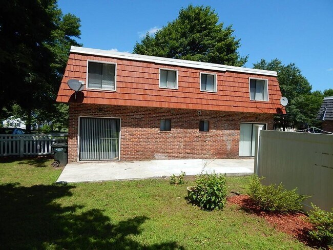Building Photo - 15 Brown Ave