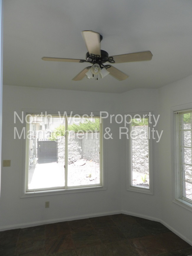 Building Photo - 6361 N Skyline Ct