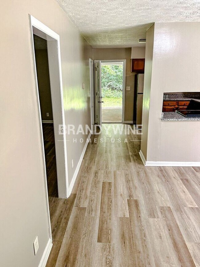 Foto del edificio - MOVE IN SPECIAL - MOVE IN BY AUG 14TH AND ...