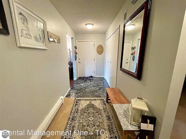 Building Photo - 2 br, 1 bath House - 6007 Golfcrest Dr APT#2