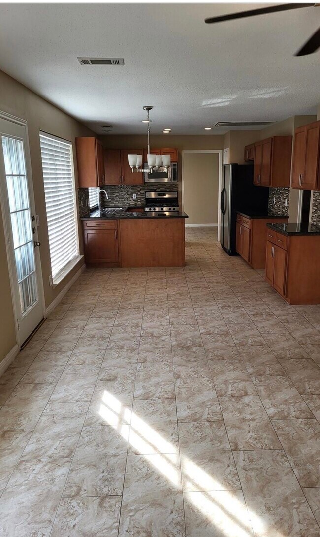 Building Photo - 18843 Appletree Hill Ln