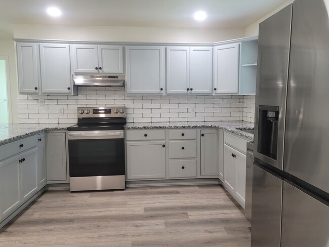 Building Photo - 407 Hemlock St