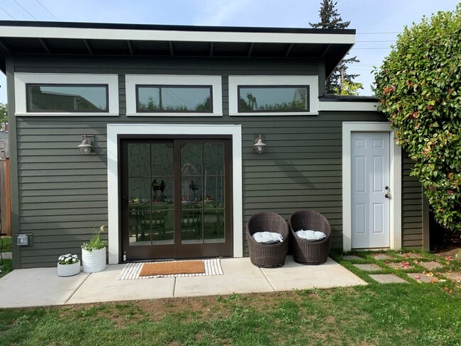 Building Photo - 1416 NE 52nd Ave