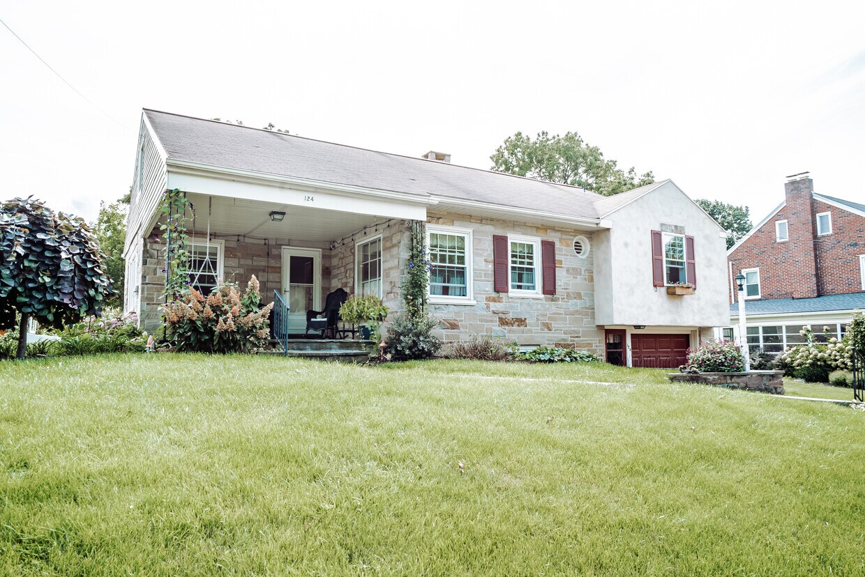 Primary Photo - 124 E Conestoga St