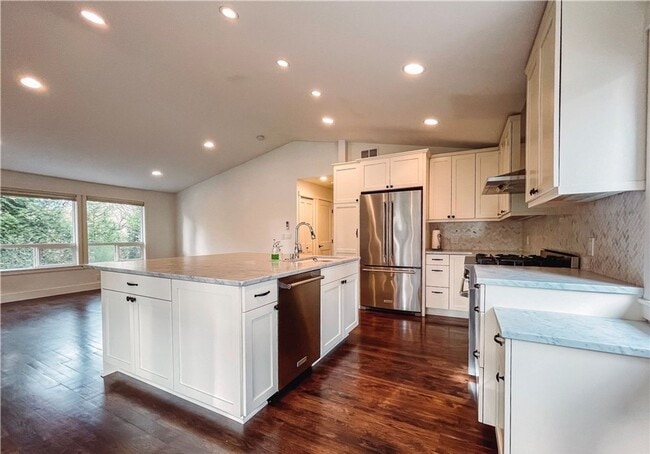 Building Photo - 2Bd/1Ba Kirkland Duplex