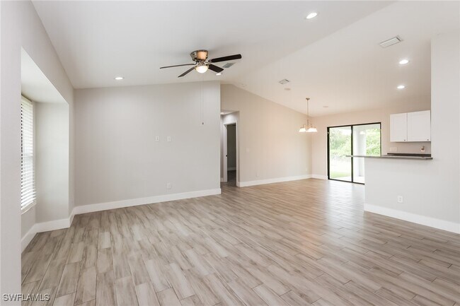 Foto del edificio - 524 Lone Star Ln