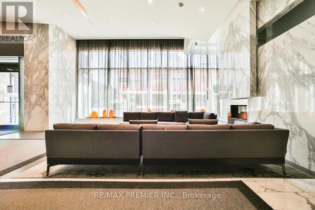 Building Photo - 8 Charlotte St