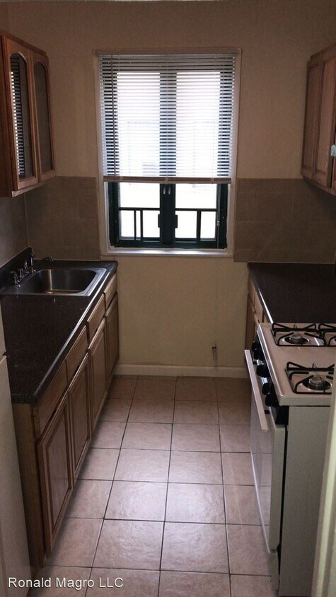 Primary Photo - 3 br, 1 bath House - 1722 Purdy St 2E