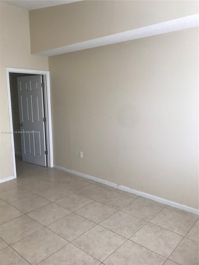 Building Photo - 2 bedroom in Davie FL 33024