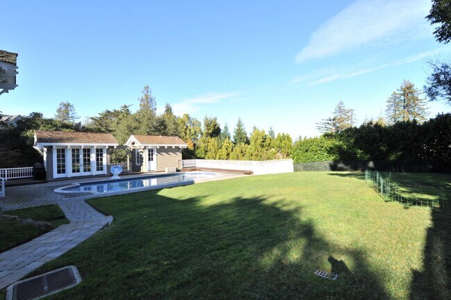 Building Photo - 380 Arden Rd