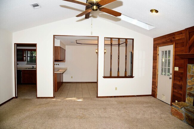 Building Photo - 3 bedroom in Bluewater Bay!