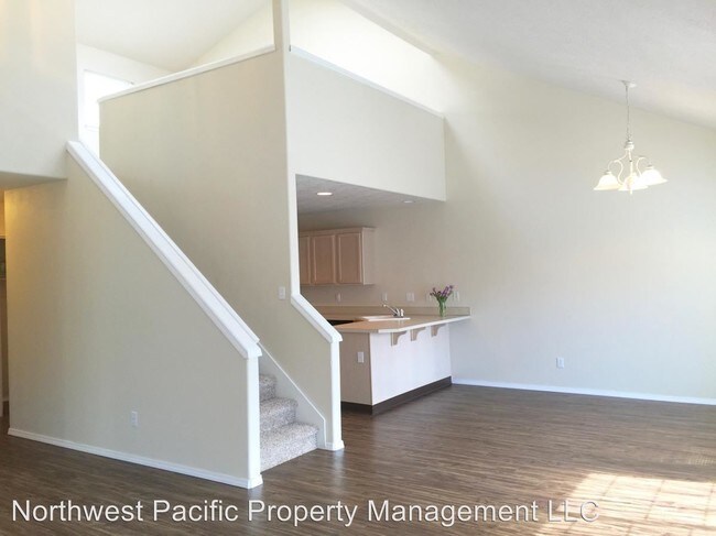 Building Photo - 6915 Ridgetop Dr NE