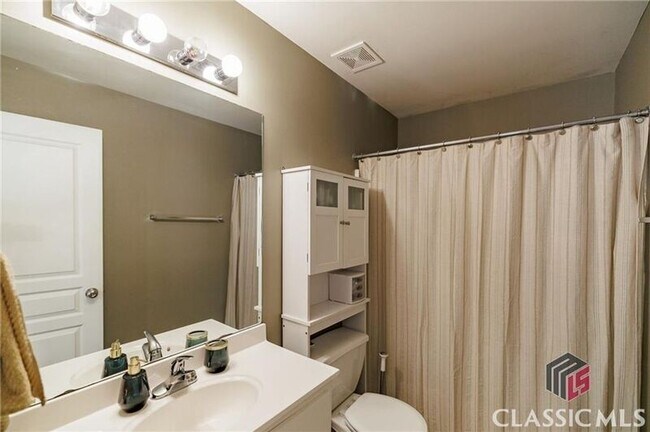 Foto del edificio - 660 Barnett Shoals Rd