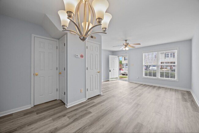 Building Photo - 20 Cheltenham Dr