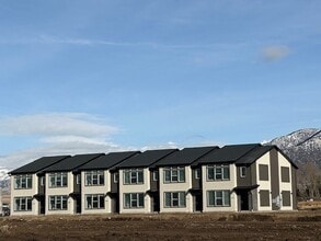 Building Photo - 3399 1010 W