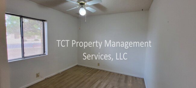 Building Photo - Spacious home with a pool! Great Location!
