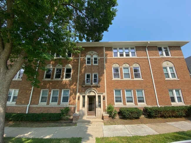 Foto del edificio - 2752 N Bartlett Ave