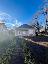 Building Photo - 504 S Hickory St