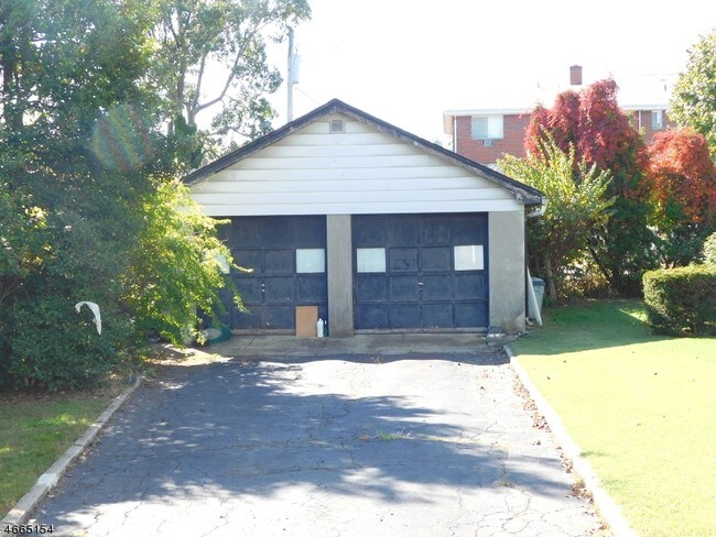 Building Photo - 17 Chapel St