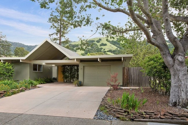Building Photo - 26 Mount Whitney Dr