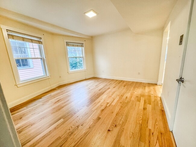 Building Photo - 54 Wendell St