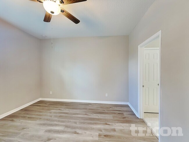 Building Photo - 5227 Little Stream Ln