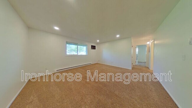 Building Photo - 809 W Villard St