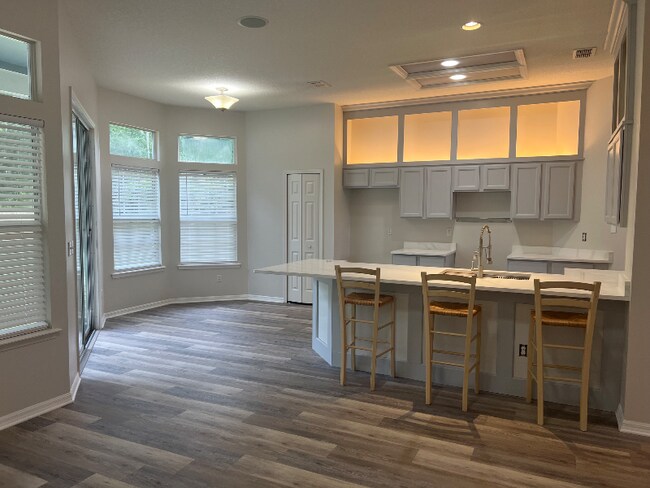 Building Photo - 1813 Weston Cir