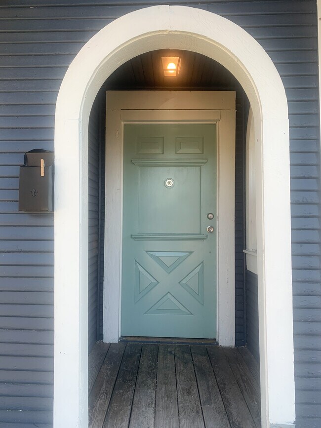 Foto del edificio - 818 W Lynwood Ave