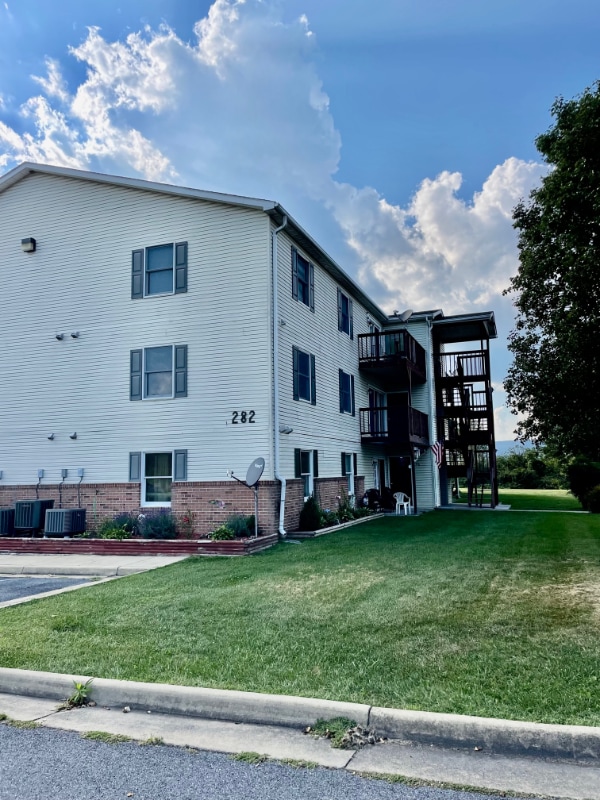 1282 S Ox Rd Unit A7, Woodstock, VA 22664 Condo for Rent in Woodstock