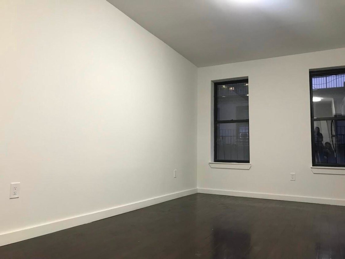 Building Photo - 110 E 89th St