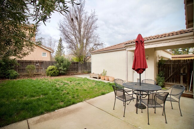 Foto del edificio - West Davis 4 Bedroom 2.5 Bathroom Home Rig...
