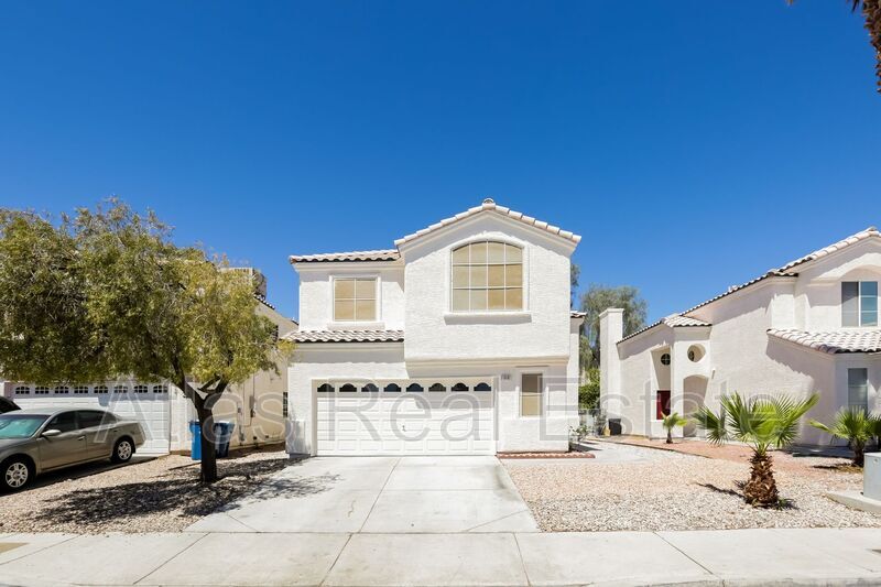 Foto principal - 1801 Cedar Bluffs Way