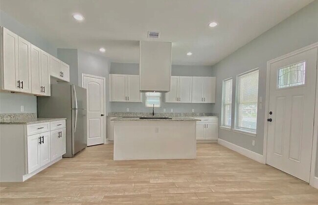 Building Photo - 5754 Reed Rd