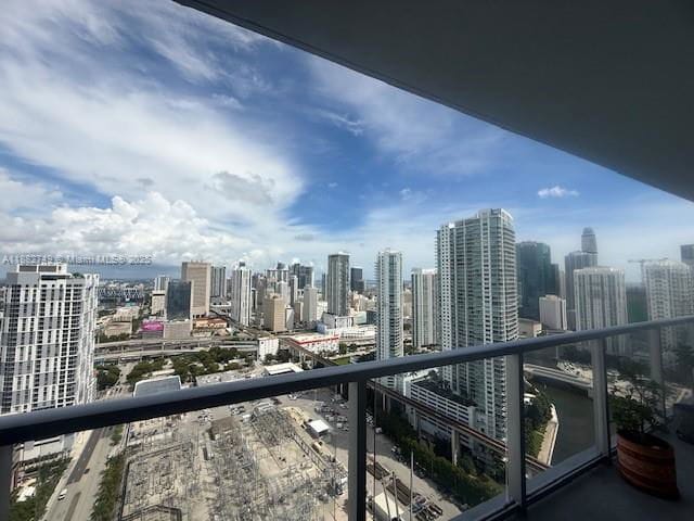 Foto del edificio - 185 SW 7th St