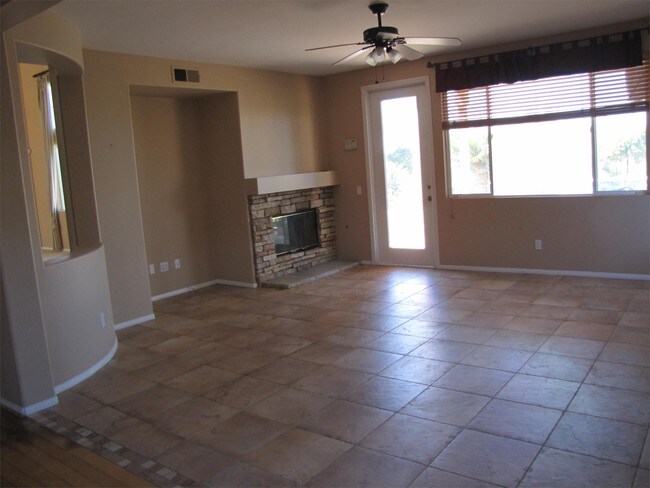 Building Photo - 6717 Lonicera St