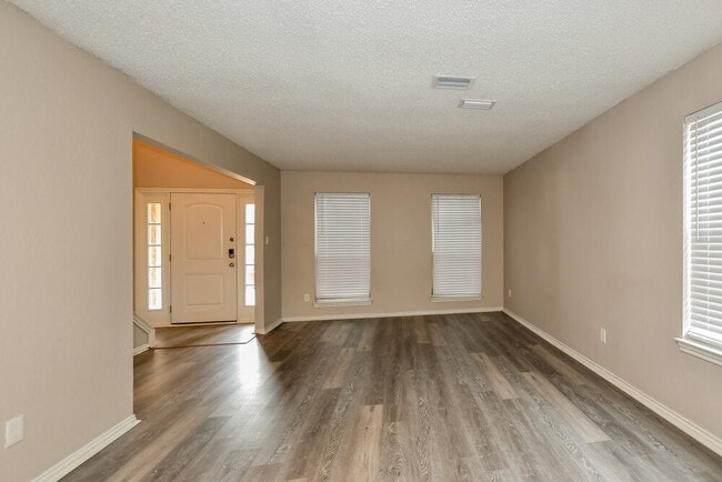 Building Photo - 208 Chamblin Dr