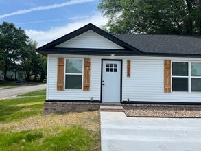 Building Photo - 1611 Poplar St