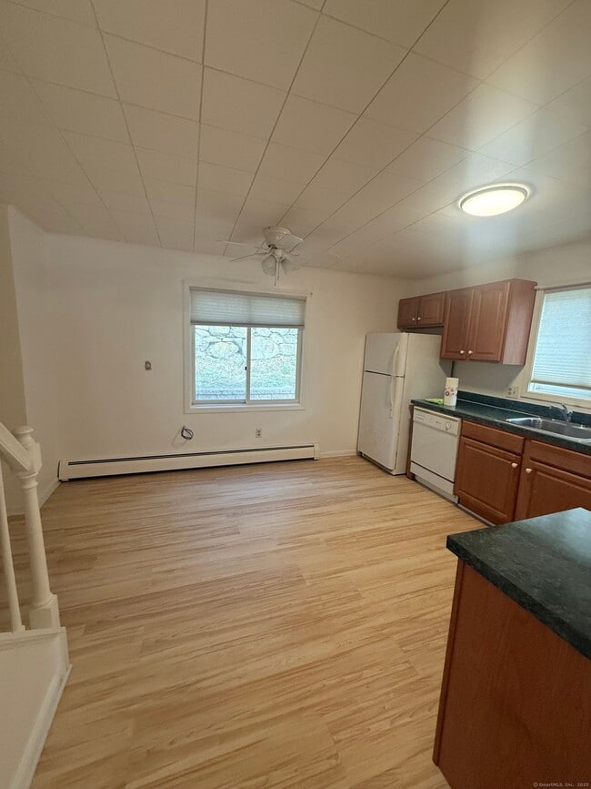 Building Photo - 133 Jewett St