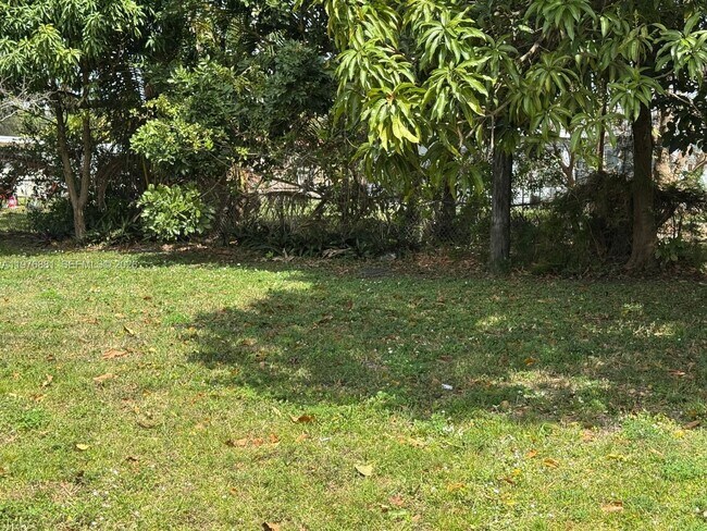 Foto del edificio - 16981 NE 8th Ct