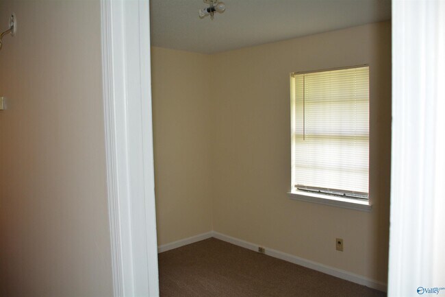 Foto del edificio - 6231 Maywick Dr NW