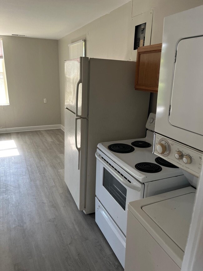 Building Photo - 229 S Lipona Rd