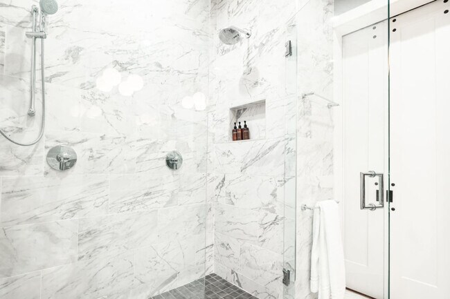 Building Photo - 1537 Republic St