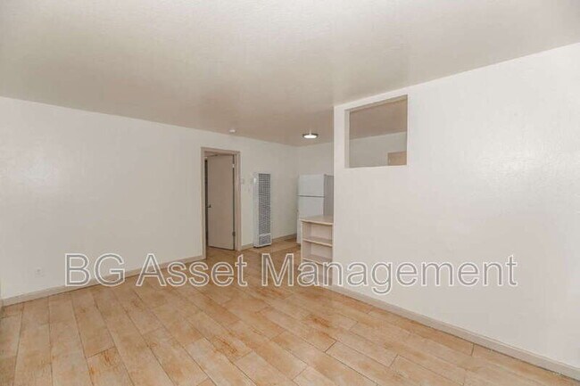 Building Photo - 728 Darina Ave