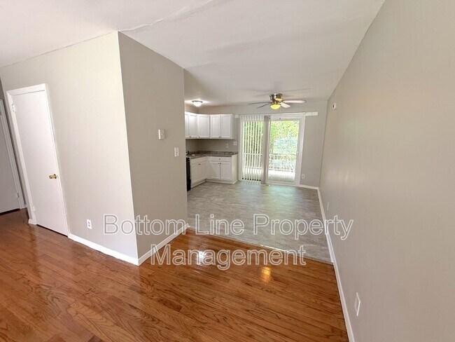 Foto del edificio - 561 Blendwood Dr