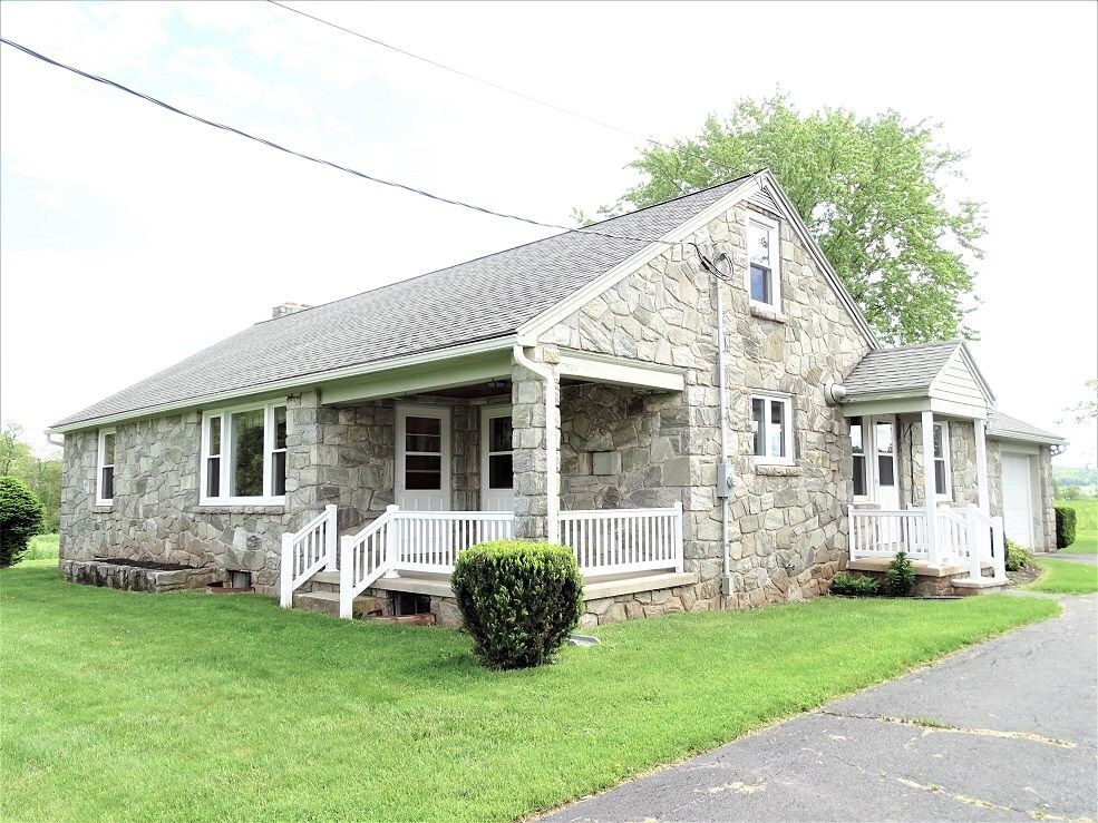 277 W Maple Grove Rd, Denver, PA 17517 House for Rent in Denver, PA