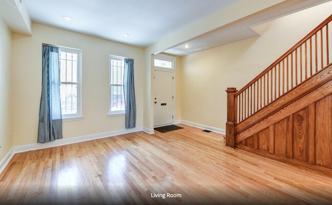 Gran sala de estar + comedor - 1216 Florida Ave NE