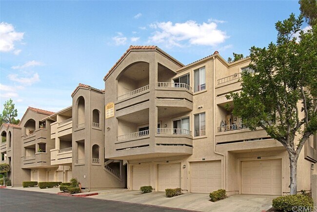 Building Photo - 1035 La Terraza Cir