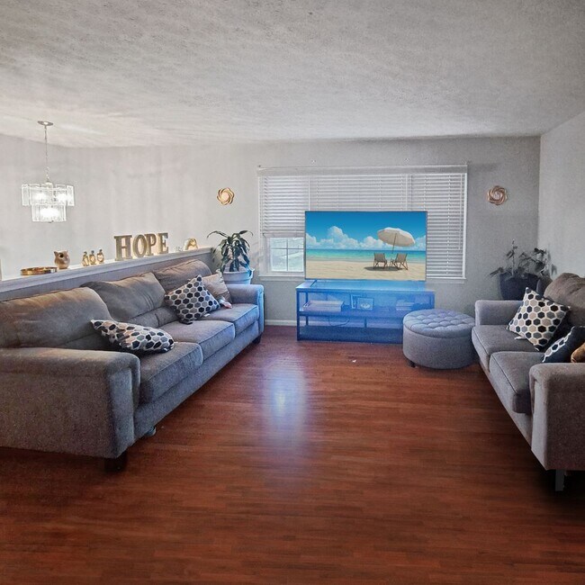 Building Photo - Attractive 4 Bedroom/3 Bath SFH in Clinton...