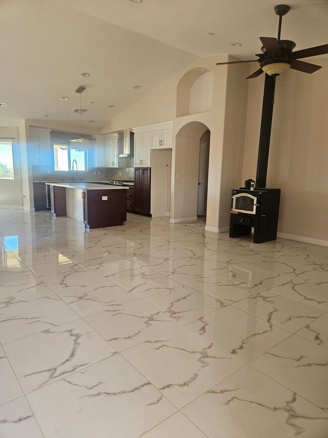 Building Photo - STUNNING CUSTOM APPLE VALLEY HOME